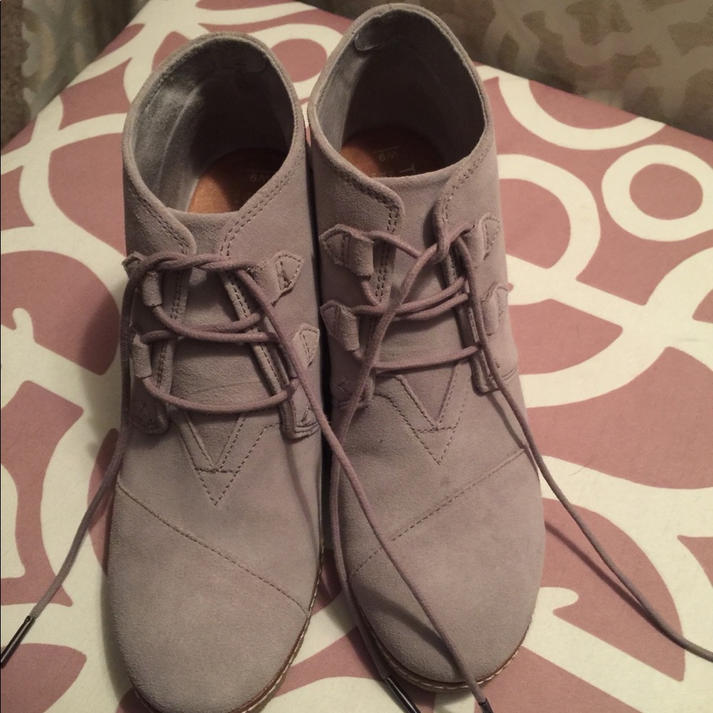 TOMS size 9